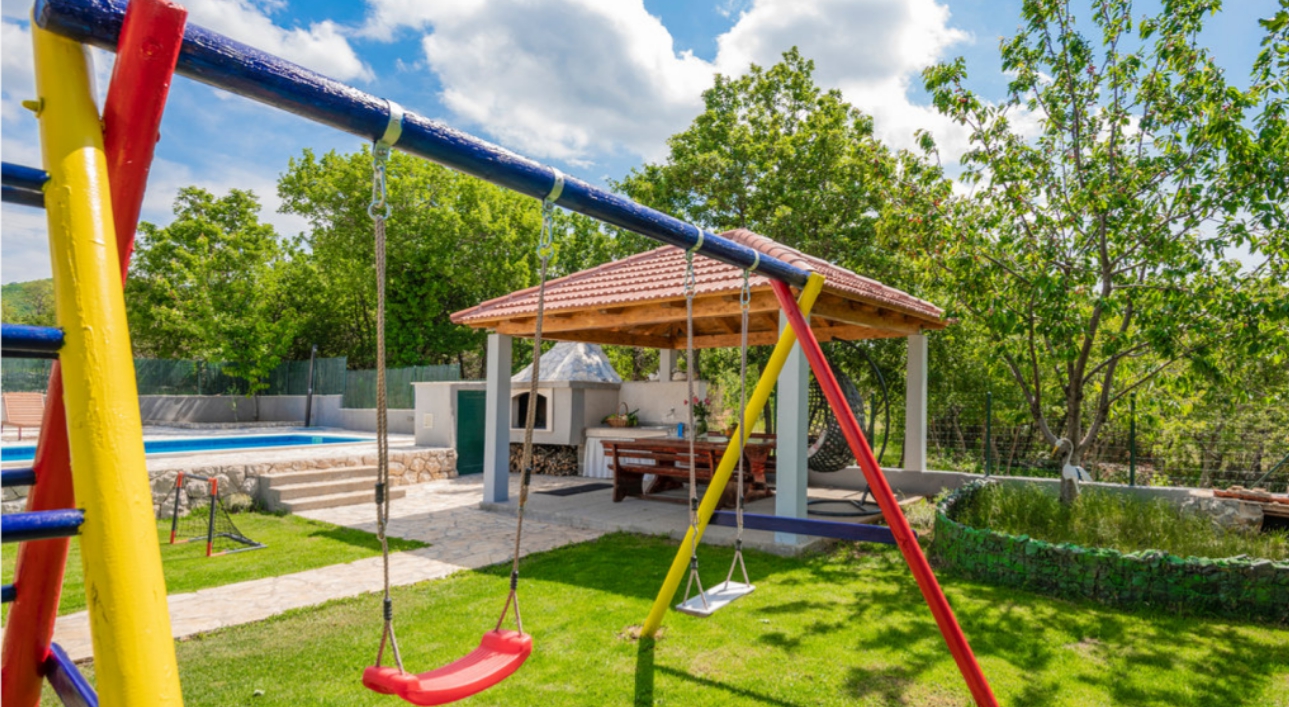 Villa Škobalj - plac zabaw dla dzieci